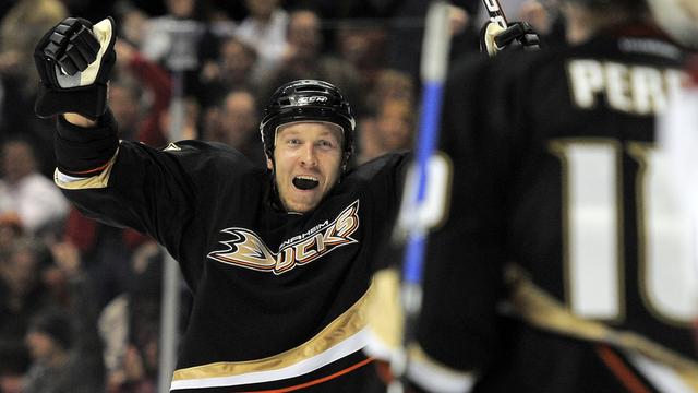 Niklas Hagman (ex-joueur d'Anaheim) avait déjà porté les couleurs de Davos, en 2004-05 lors du lock-out de NHL. [Mark J. Terrill]