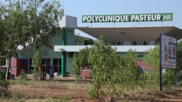 La polyclinique Pasteur, où une infirmière est suspectée d'être morte du virus Ebola durant la semaine. [Baba Ahmed]