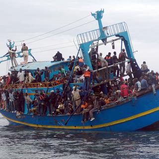 Un bateau de migrants près de la ville de Sfax en Tunisie. [Hafidh]