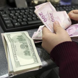 La livre turque a dévissé de près de 30% par rapport au dollar en neuf mois. [AP/Keystone - Emrah Gurel]