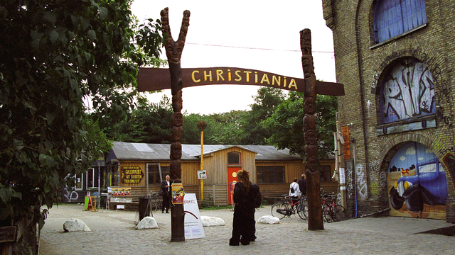 L'entrée de la "ville libre" de Christiania à Copenhague. [CC-BY-SA - Bruno Jargot]