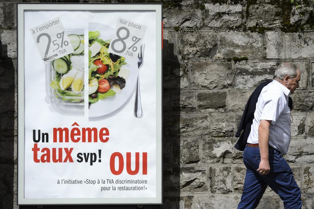 Une affiche de campagne des référendaires. [KEYSTONE - Laurent Gillieron]