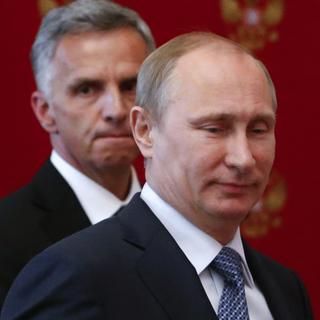 Le président russe Vladimir Poutine et le président de la Confédération Didier Burkhalter. [AP Photo - Sergei Karpukhin]