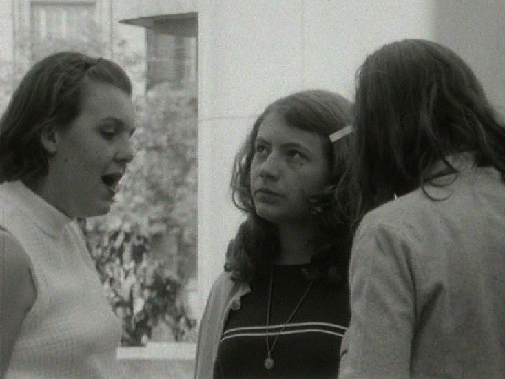 Jeunes filles au pair suisses alémanique, 1967. [RTS]