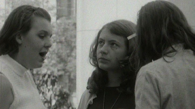 Jeunes filles au pair suisses alémanique, 1967. [RTS]