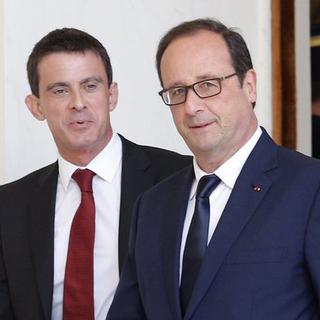 François Hollande et Manuel Valls se préparent pour une rentrée difficile. [EPA/Yoan Valat]