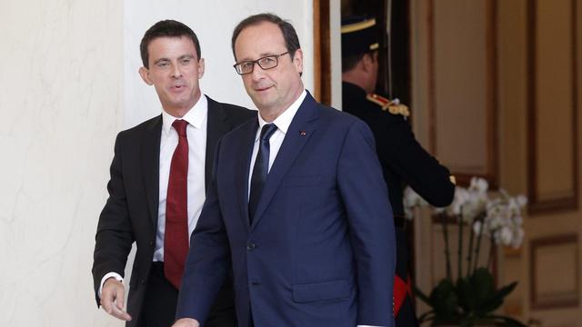 François Hollande et Manuel Valls se préparent pour une rentrée difficile. [EPA/Yoan Valat]