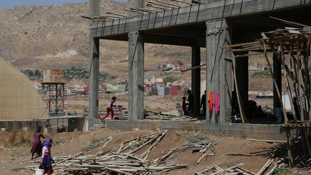 Yazidis du Kurdistan irakiens dans une zone en construction pour les déplacés à Dahuk, à 430 kilomètres au nord-est de Bagdad. [Khalid Mohammed]