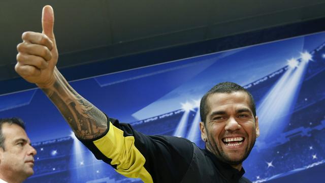 En réagissant de la sorte, Dani Alves a fait le buzz. [Albert Gea]