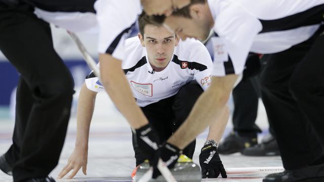 Le skip Peter de Cruz et les Suisses ont toujours une chance de médaille à Pékin. [Alexander F. Yuan]