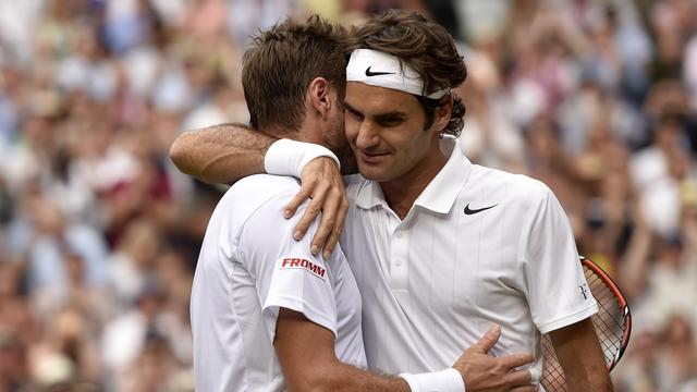 2 juillet 2014: Federer bat Wawrinka 3-6 7-6 6-4 6-4 en quart de finale de Wimbledon. [Toby Melville]