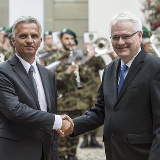 Didier Burkhalter a reçu le président croate Ivo Josipovic [EPA/Alessandro della Valle]