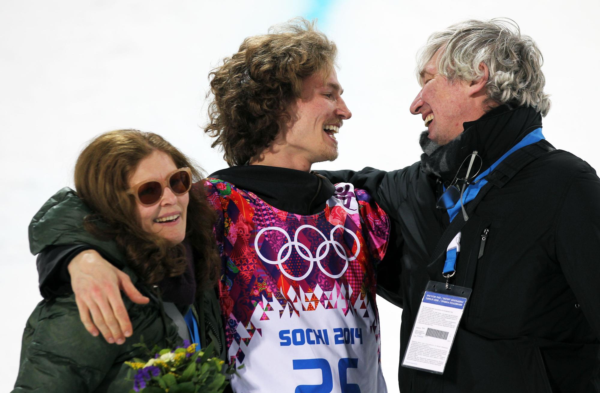 Valentina et Yuri Podladtchikov ont rejoint leur fils après sa victoire. [EQ Images - Pascal Muller]