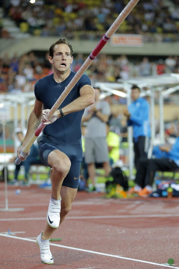 Renaud Lavillenie détient le record du monde du saut à la perche en salle (6,16m). [KEYSTONE - Valentin Flauraud]