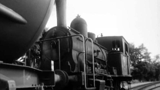 La locomotive à vapeur cède sa place de travail à la machine au diesel.