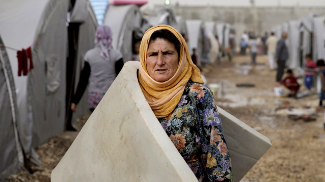 Femme kurde dans un camp de réfugiés kurdes ayant fui Kobané en Syrie. [AP/Keystone - Lefteris Pitarakis]