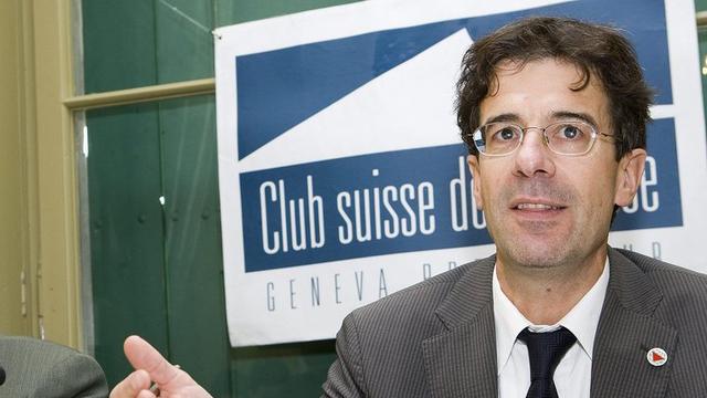 L'ambassadeur Stephan Husy (à droite) lors d'une conférence de presse le 10 novembre 2008. [Salvatore Di Nolfi]