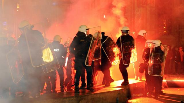 La police à dû intervenir à Vienne suite aux manifestations. [EPA/Herbert P. Oczeret]