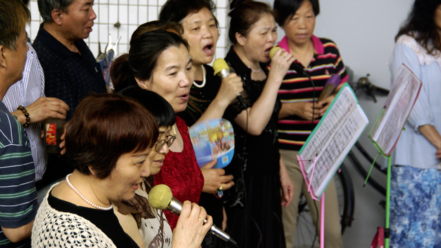 Le chant est l’une des valeurs les plus communément partagées en Chine. Ces femmes chantent leur amour pour leur mère patrie. [HUANG Yanning]