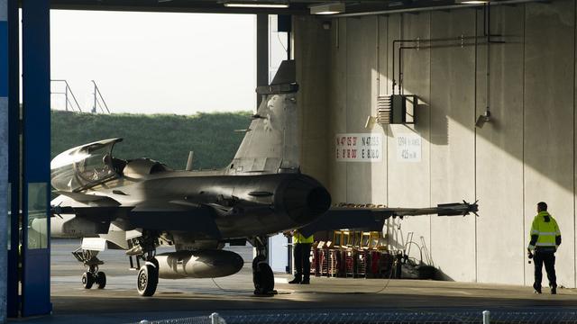 Le peuple va pouvoir se prononcer sur l'achat de l'avion de combat suédois. [Sigi Tischler]