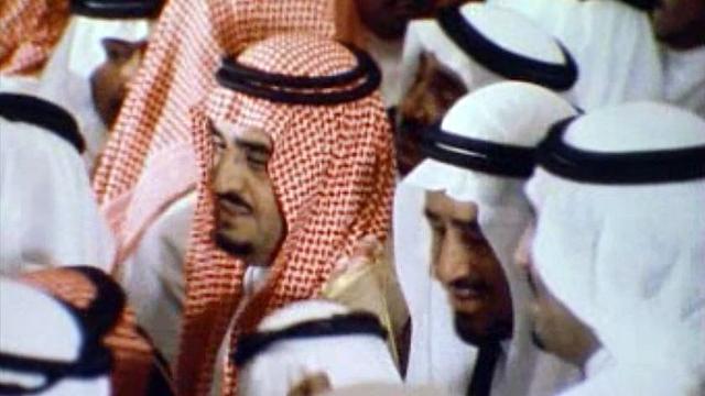 Le nouveau roi Khaled se confronte à la modernisation du pays. [RTS]