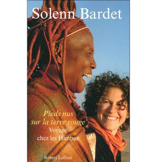 Couverture du livre de Solenn Bardet, "Pieds nus sur la terre rouge". [Editions Robert Laffont]