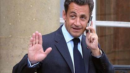 L'ex-président français Nicolas Sarkozy a été placé sous écoute téléphonique judiciaire.