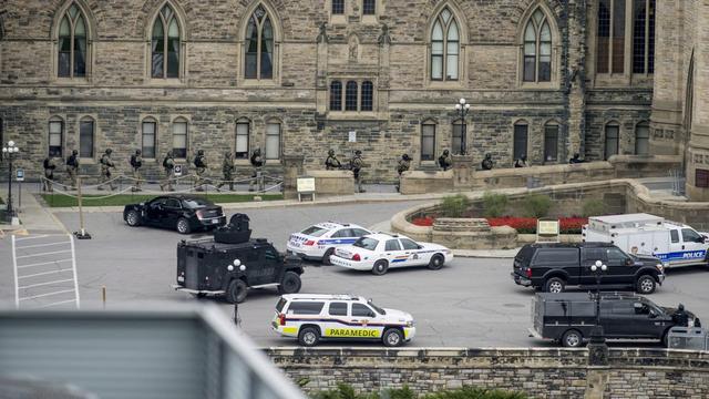 Les étudiants s'étaient réfugiés dans la chapelle du parlement après que les tirs ont éclaté. [AP Photo/The Canadian Press, Justin Tang]