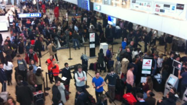 Plusieurs check-in de l'aéroport, dont celui de la compagnie Swiss, ont été fermés. [Aline Inhofer]