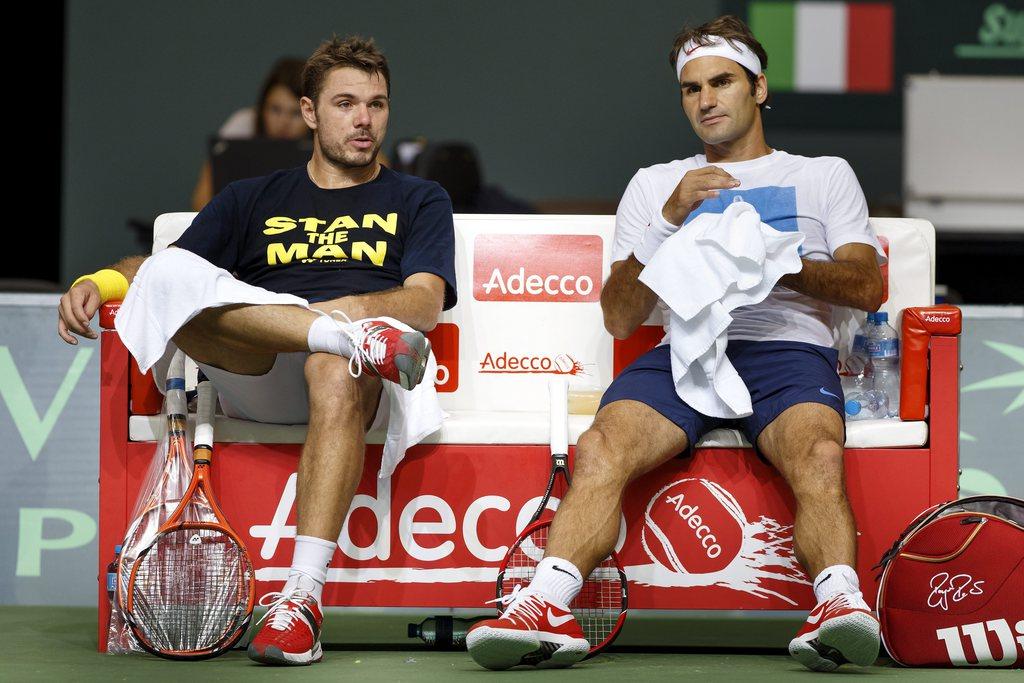 Face à l'Italie, Wawrinka (à g.) et Federer voudront s'éviter des sueurs froides. [KEYSTONE - Salvatore Di Nolfi]