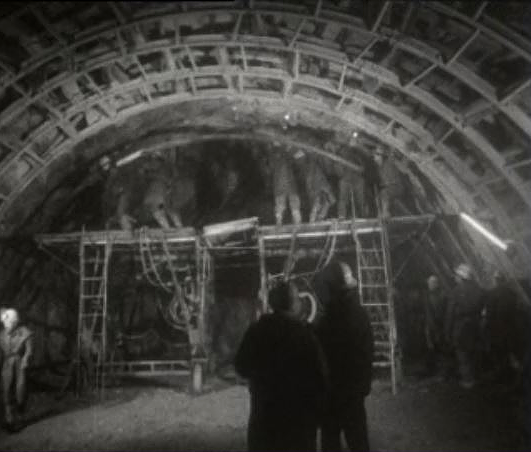 Au coeur des Alpes, le tunnel du Grand-St-Bernard en 1962. [RTS]