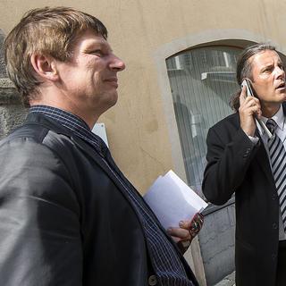 Le conseiller d‚'Etat Oskar Freysinger, à droite, et Jean-Marie Cleusix, à gauche, nouveau chef du Service de l'enseignement, en juin dernier. [Olivier Maire]
