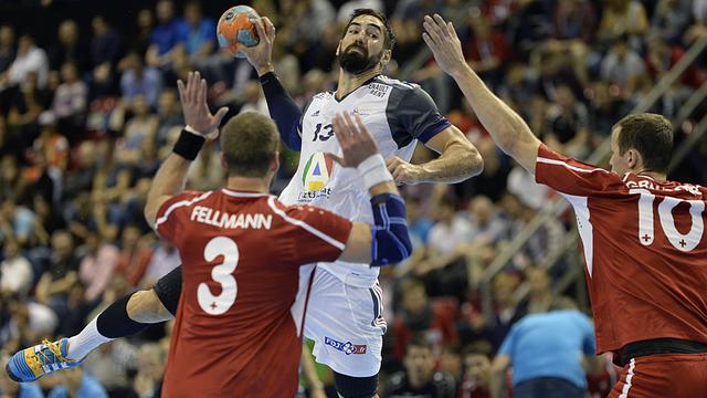 Nikola Karabatic et la France se sont logiquement imposés à Bâle. [Keystone - Georgios Kefalas]