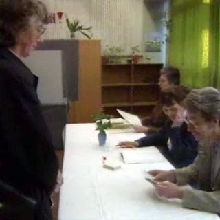 Dans un local de vote en RDA. Premières élections en 1990.