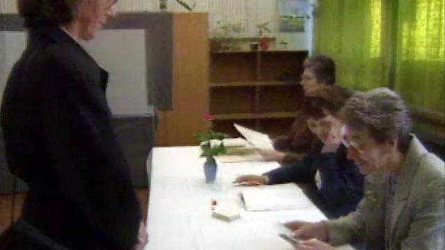 Dans un local de vote en RDA. Premières élections en 1990.