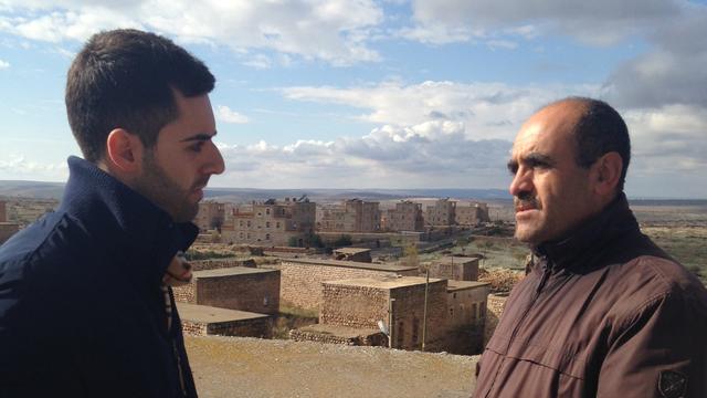 Ishok et Aziz Demir (à droite) ont entrepris de reconstruire Kafro, un village chrétien syriaque du Kurdistan turc abandonné dans les années 90. [Alexandre Habay]