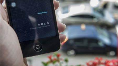 Les taxis Uber se commandent via l'application de la compagnie. [Keystone]