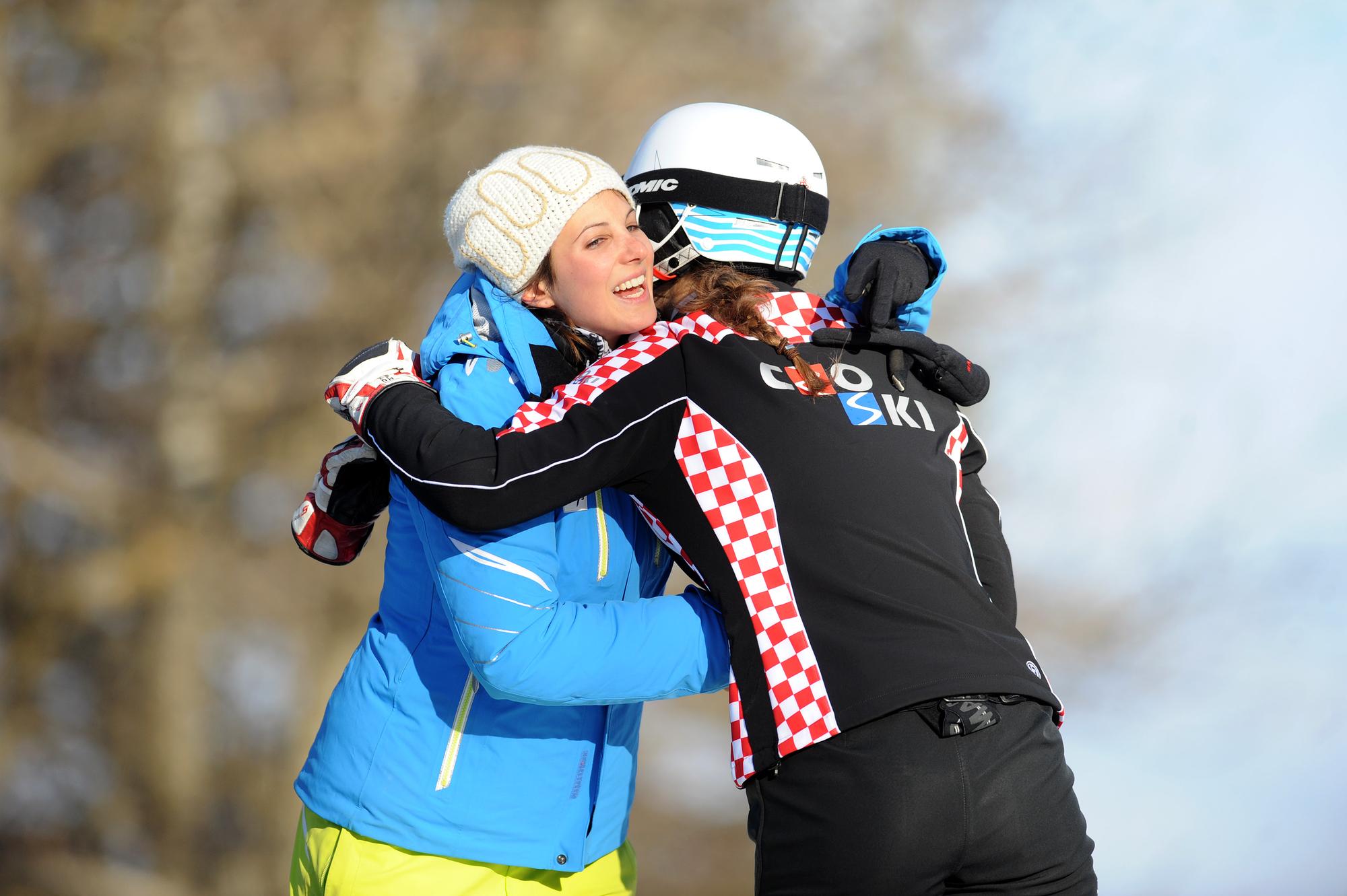 La charmante ex-skieuse croate Ana Jelusic (en bleu) devrait obtenir quelques voix masculines... [EQ Images - Daniel Kasap]