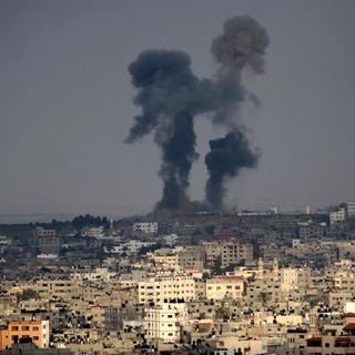 Aucun répit pour Gaza, sous les bombardements israéliens. [Ashraf Amra/Anadolu Agency]
