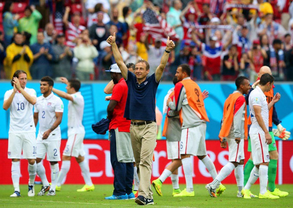 Klinsmann (au centre) a de bonnes idées pour s'assurer le soutien des supporters américains. [KEYSTONE - Srdjan Suki]