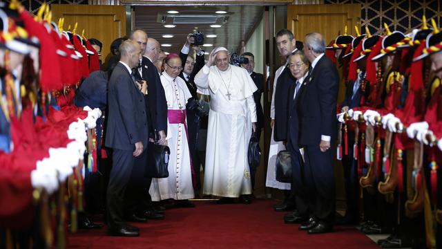 Le pape François à quelques minutes d'embarquer pour Rome. [Kim Hong-Ji]