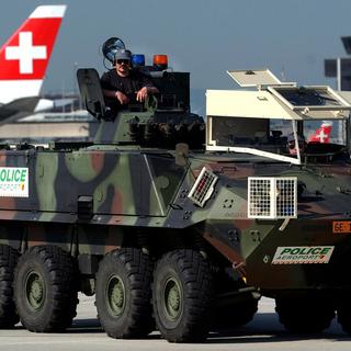 L'armée avait été appelée en renfort à Genève lors du G8 d'Evian en 2003. [Keystone - Laurent Gilliéron]