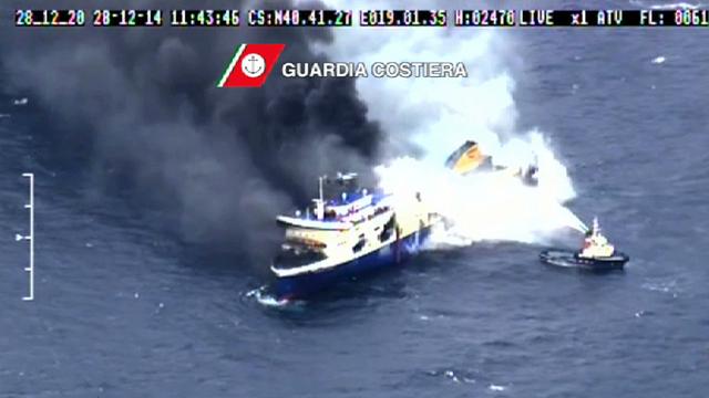 Une autre image prise depuis le ciel par les gardes-côtes italiennes. [Italian Coast Guard]