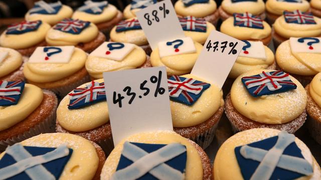 Des pâtissiers d'Edimbourg ont tenté de prédire le scrutin en comptant le nombre de gâteaux de chaque camp vendus. [AP Photo/Scott Heppell]