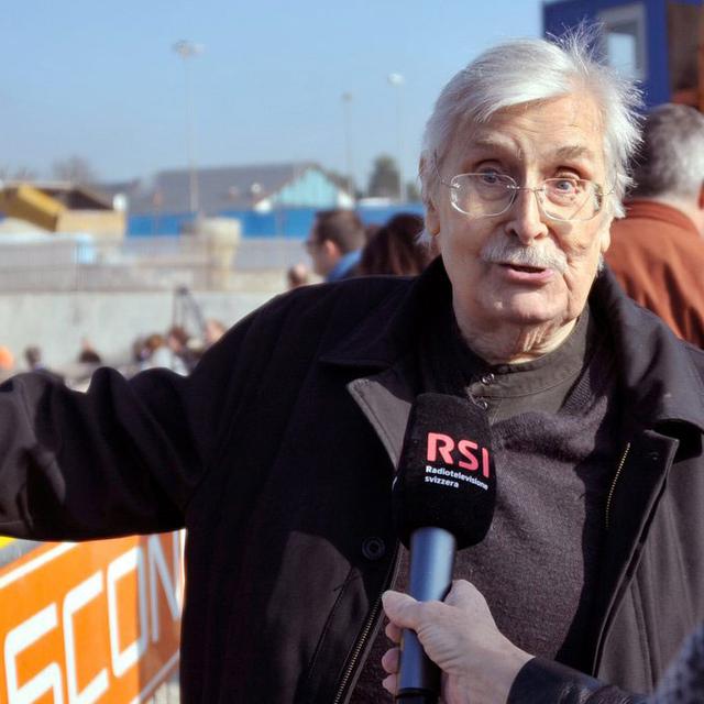 Freddy Buache sur le chantier du futur centre de recherche et d'archivage de la cinémathèque Suisse à Penthaz, le 29 mars 2011. [Dominic Favre]