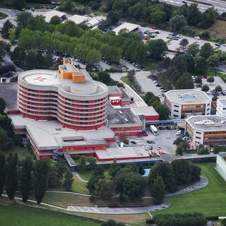 L'Hôpital du Valais à Sion fait déjà l'objet d'une enquête parlementaire suite à trois décès consécutifs dans l'unité de chirurgie viscérale en 2013. [Olivier Maire]