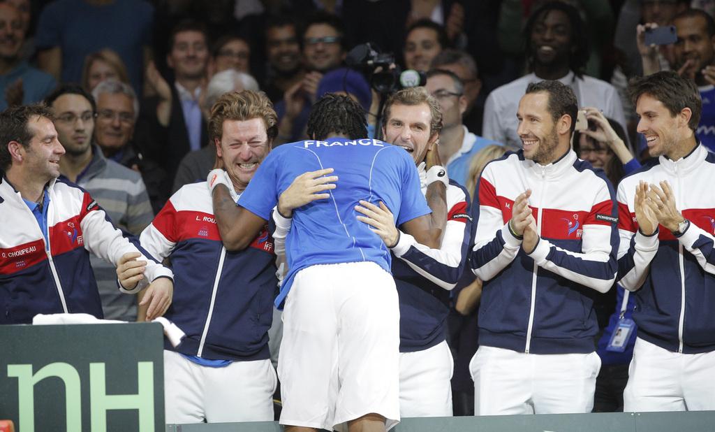 Le clan français était à la fête après la nette victoire du Parisien. [KEYSTONE - Christophe Ena]