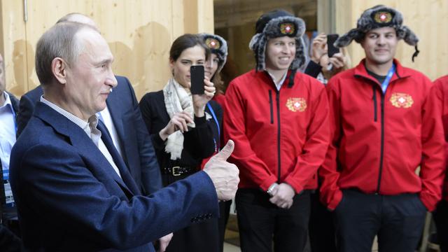Le président russe lors de sa visite à la Maison suisse à Sotchi. [Laurent Gillieron]