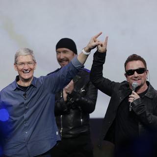 U2 a présenté son nouvel album lors de la journée de lancement des nouveaux produits d'Apple. [AP Photo/Marcio Jose Sanchez]