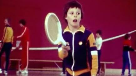 Cours de tennis en 1977 [RTS]
